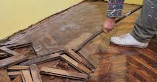 Демонтаж пола в квартире в Тынде - Стоимость от 526 рублей | Сварной-Тнд